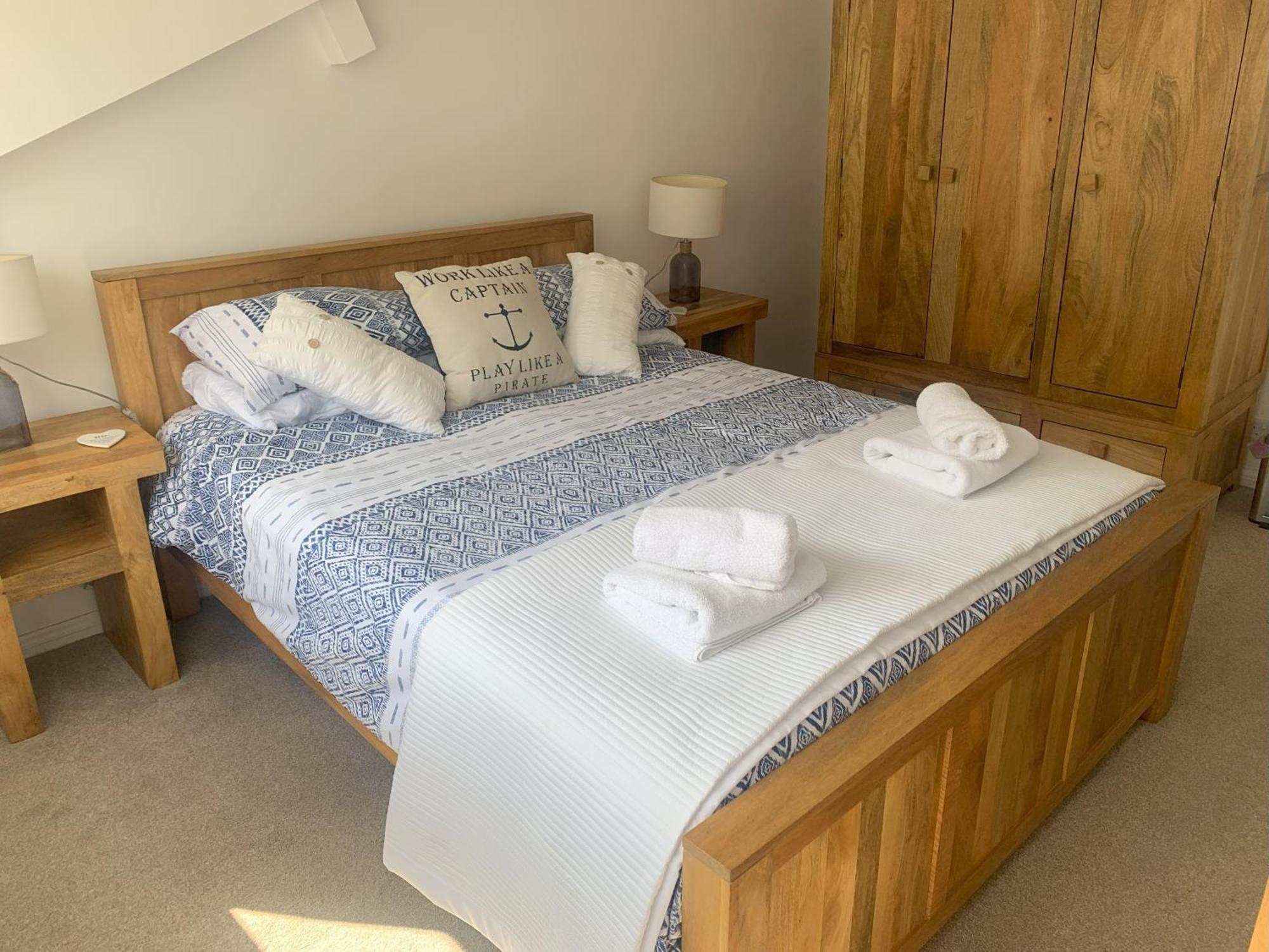 Tidesreach Filey, Sleeps 13, Close To Beach Exterior photo