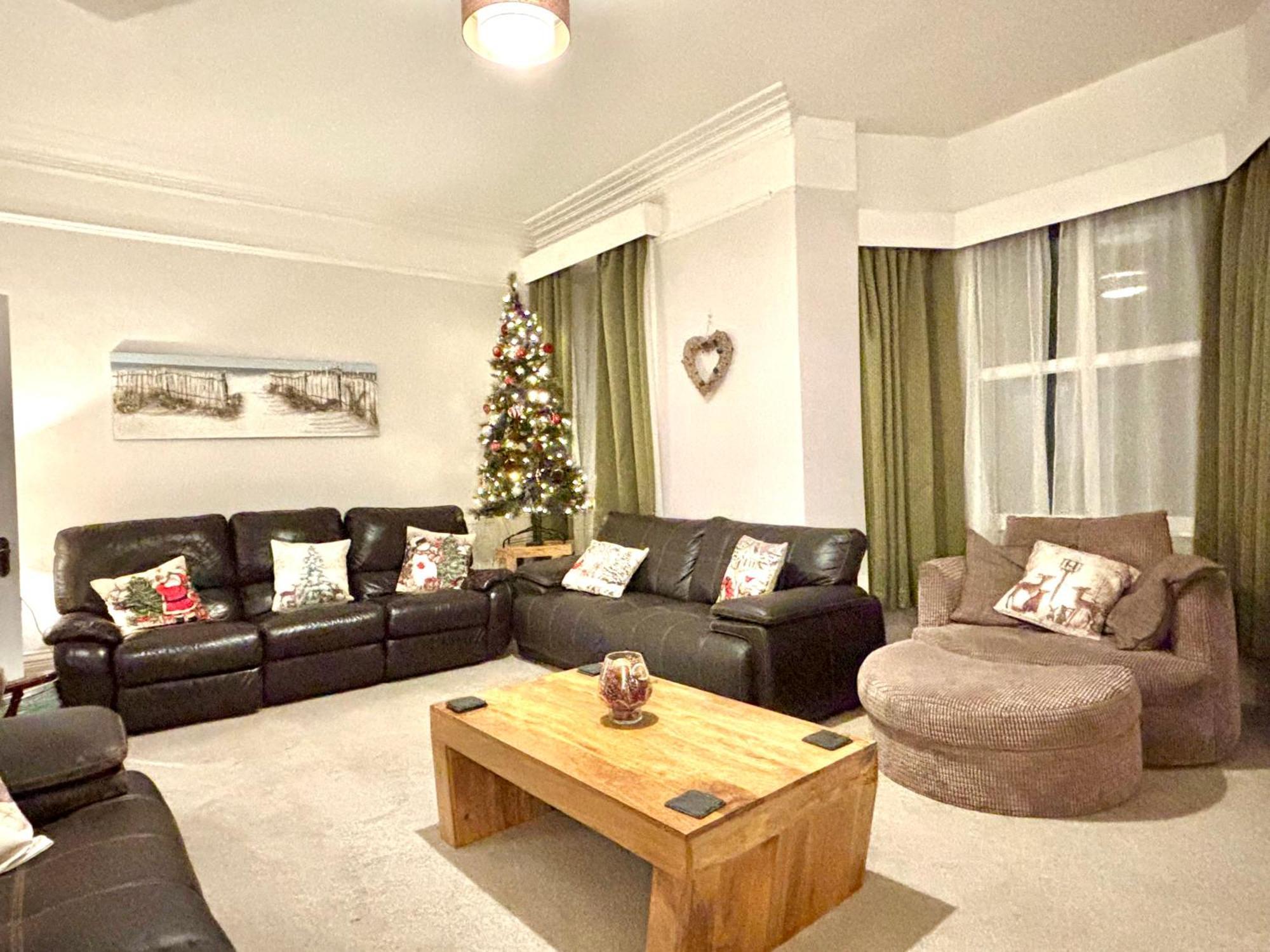 Tidesreach Filey, Sleeps 13, Close To Beach Exterior photo